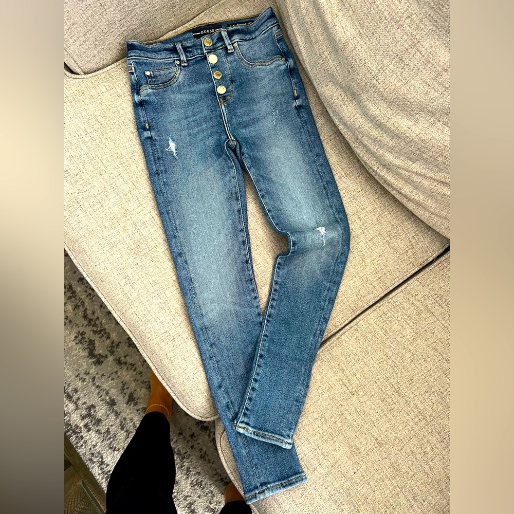 Girls button fly skinny jeans.  Excellent like new condition.